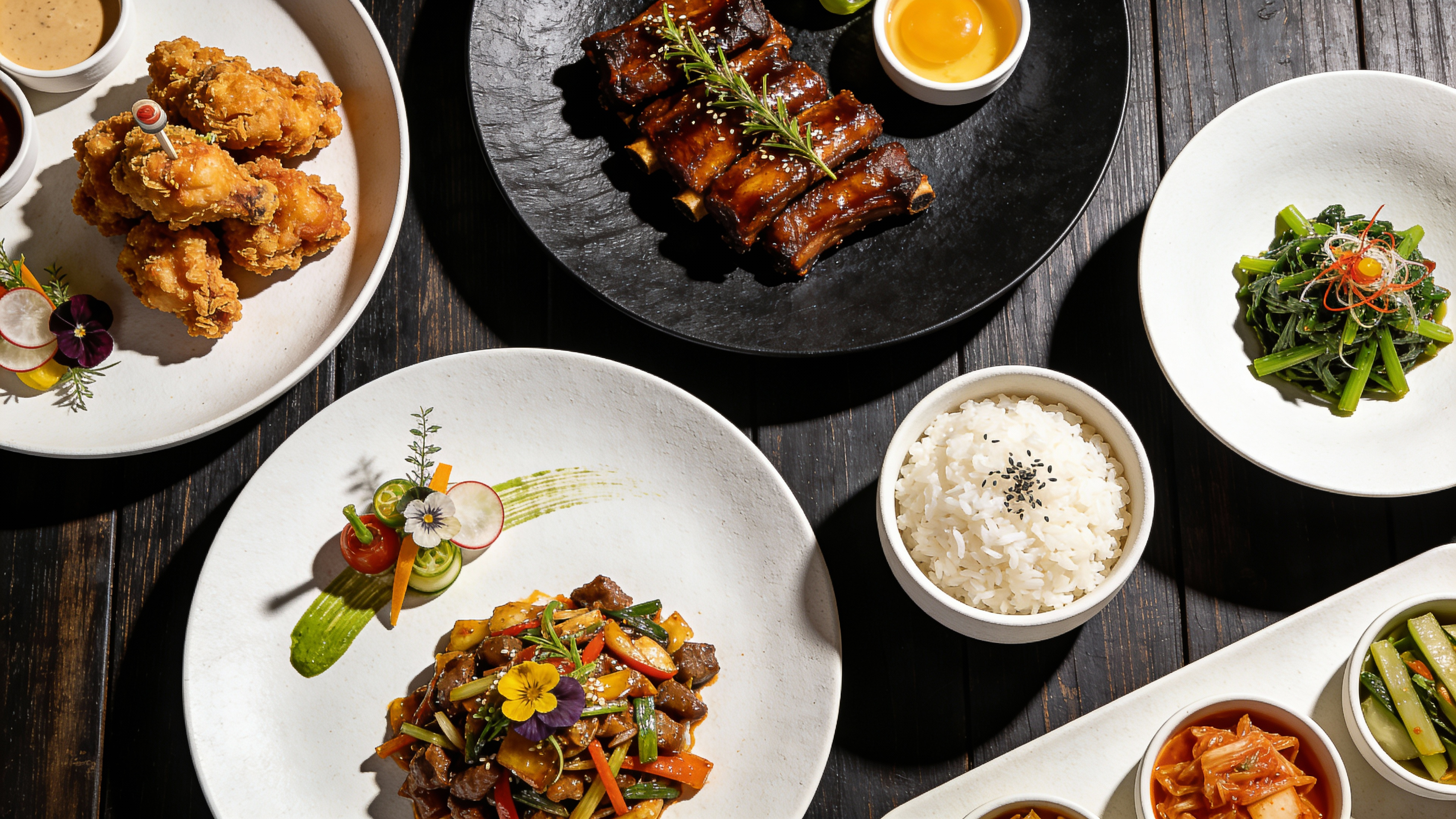 韓国料理とお弁当のテーブルイメージ